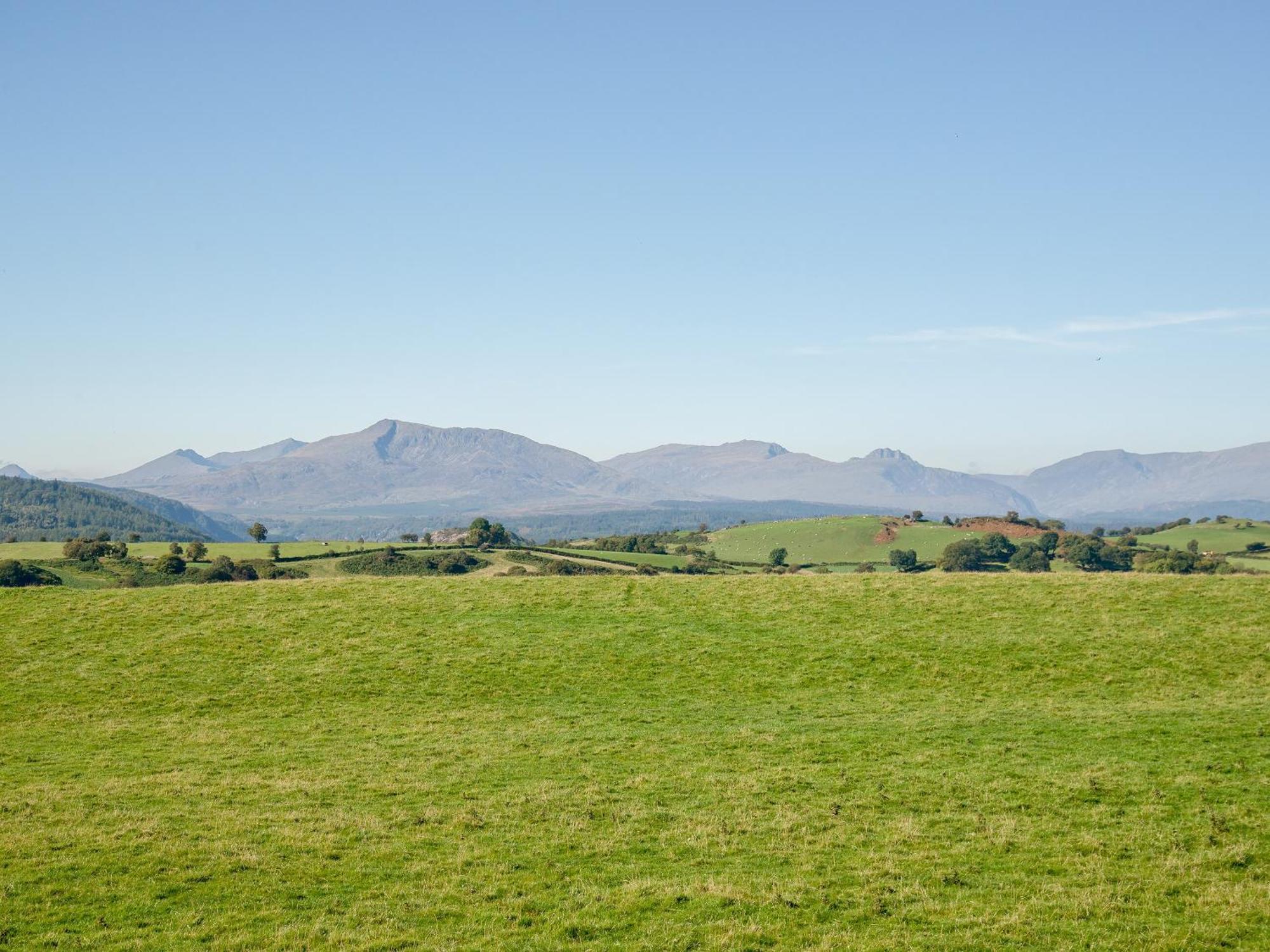 Cefn Bach Villa Capel Garmon Buitenkant foto